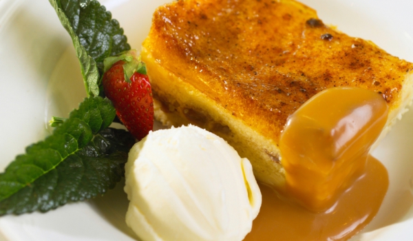 Карамелен сладкиш с кроасани