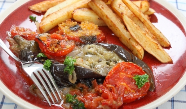 Пържени патладжани с доматен сос