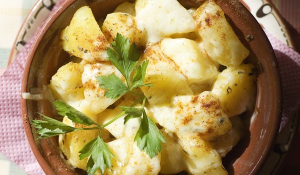 Картофи с четири сирена в гювече