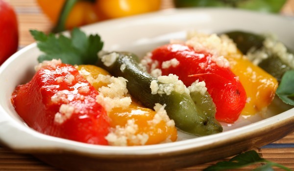 Салата печени чушки с чесън