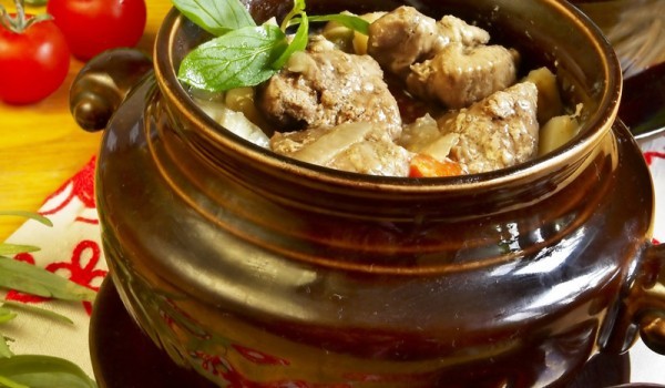 Свинска плешка в гювеч