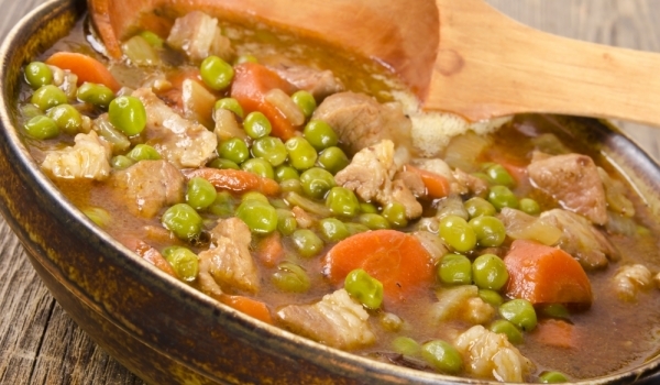 Пиле с моркови и грах