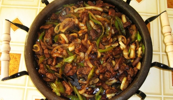 Пилешка кавърма с бяло вино