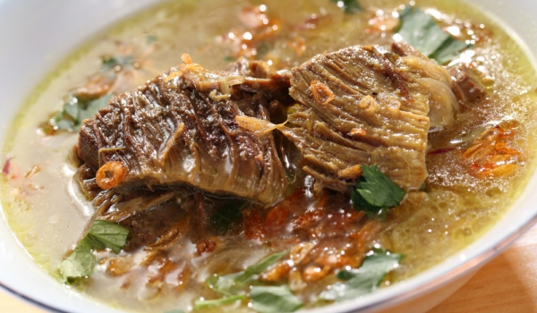 Чеснова яхния с месо