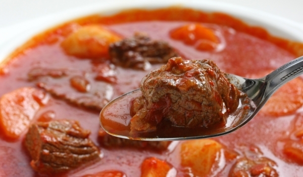 Гулаш с агнешко