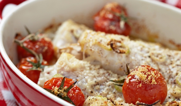Карас с червени домати на фурна