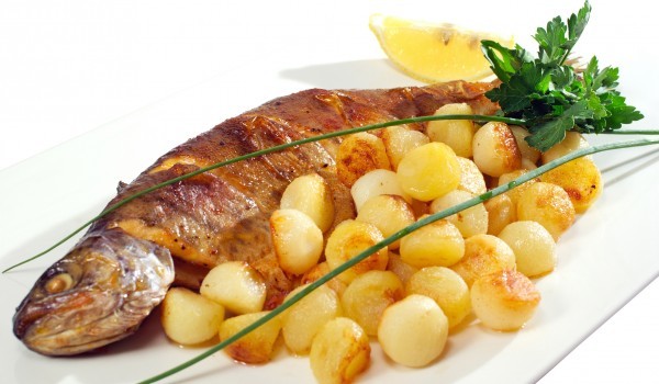 Пъстърва в бяло вино със сос