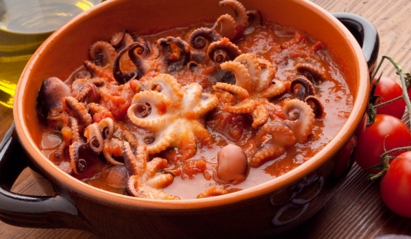 Октопод в доматен сос