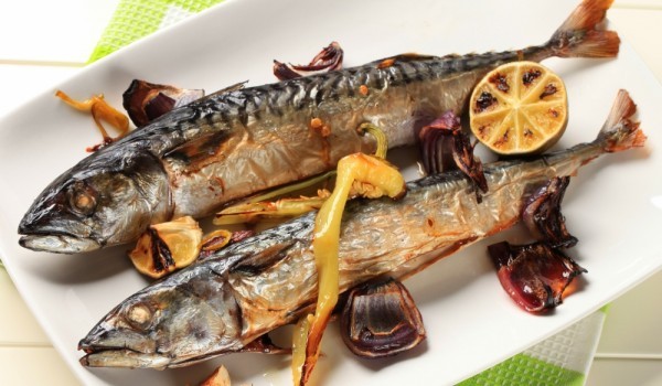 Маринована скумрия с чесън