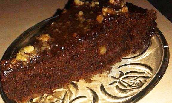 Шоколадов сладкиш с орехи и майонеза