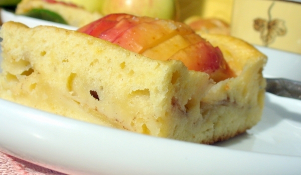 Нежен ябълков сладкиш