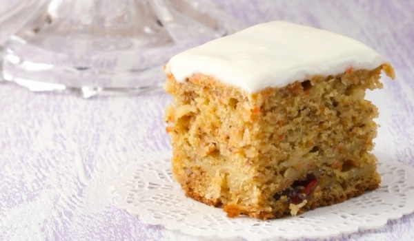Сладкиш с ябълки и моркови