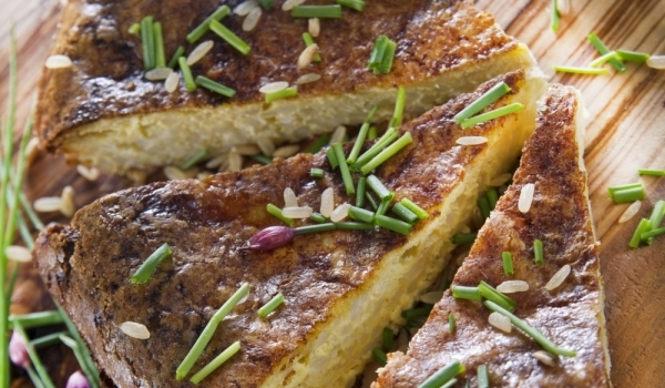 Икономичен солен кекс със сирене и яйца