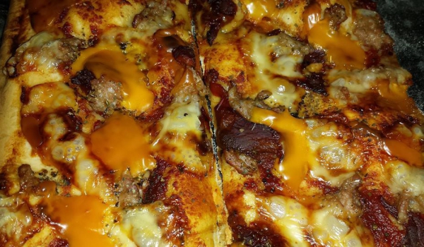 Бърза пица с готово тесто