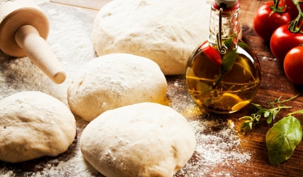 Тесто за пица с прясно мляко