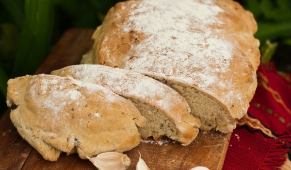 Домашен чеснов хляб