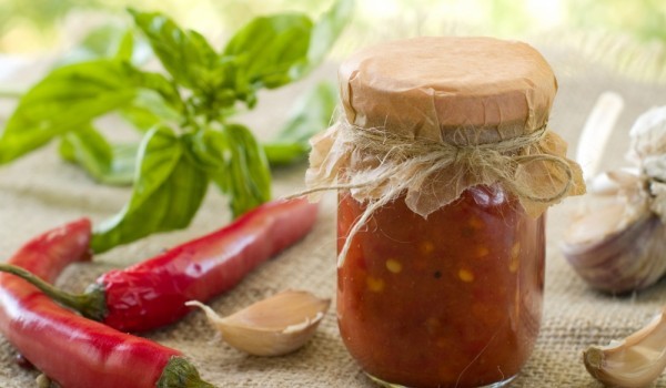 Лютивка с домати