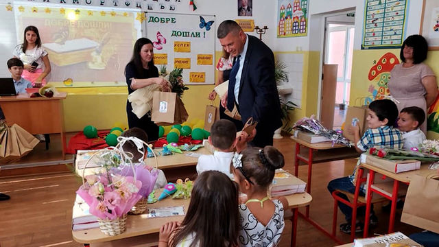 Глобяват кмета на Неделино за неносене на маска, още една група в детска градина в Смолян е под карантина
